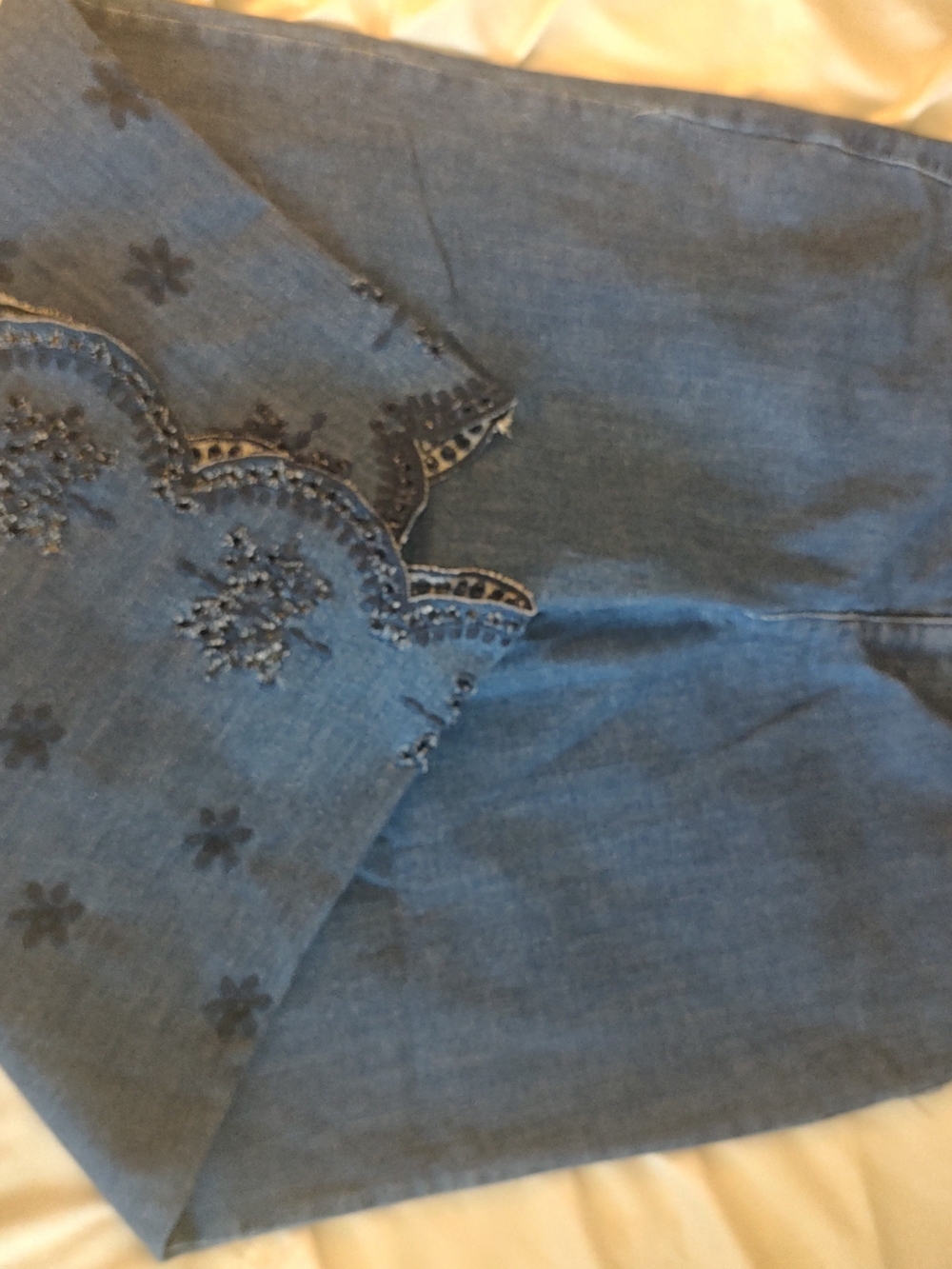 Embroidered Scallop Hem Blue Cropped Jeans